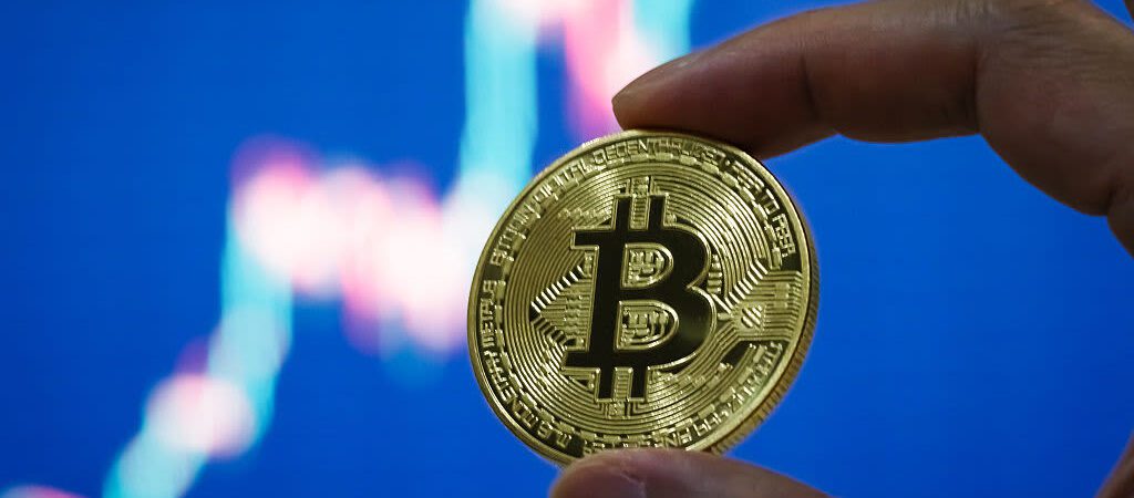 Hargreaves Lansdown Issues Caution on Bitcoin as UK Welcomes Crypto ETNs: What Investors Need to Know